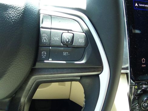 Certified 2024 Jeep Grand Cherokee L Limited w/ Luxury Tech Group II image 24