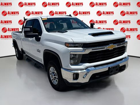 Used 2024 Chevrolet Silverado 2500 LT w/ Texas Edition AWD/4WD image 3