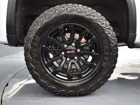 Used 2023 GMC Sierra 1500 AT4X image 17