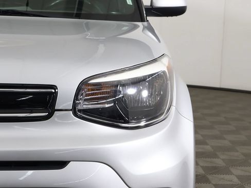 Used 2017 Kia Soul + FWD image 11