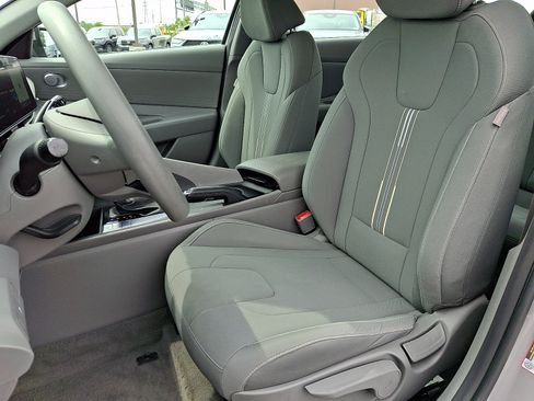 Used 2024 Hyundai Elantra SEL FWD image 13