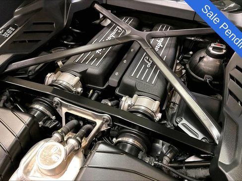 Used 2024 Lamborghini Huracan Tecnica RWD image 16