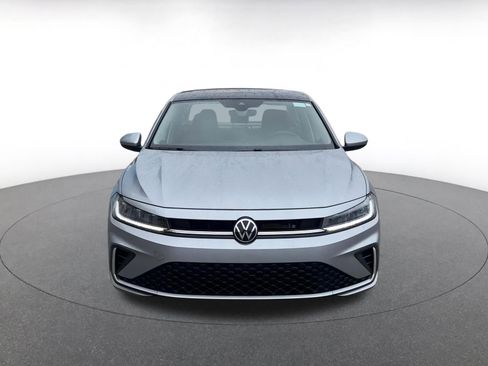 Used 2025 Volkswagen Jetta SE image 4