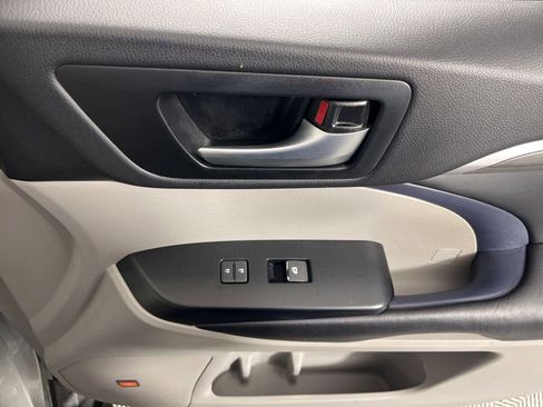 Used 2018 Toyota Highlander Limited Platinum image 11