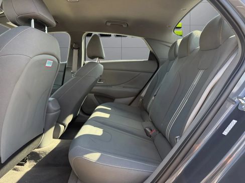 Used 2023 Hyundai Elantra SEL FWD image 18