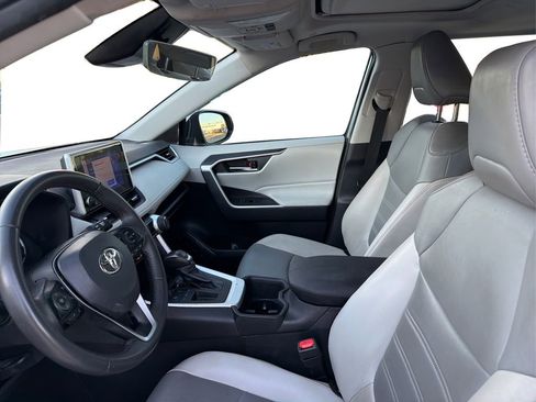 Used 2023 Toyota RAV4 XLE Premium image 10