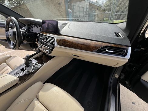 Used 2019 BMW 530i w/ Convenience Package image 26