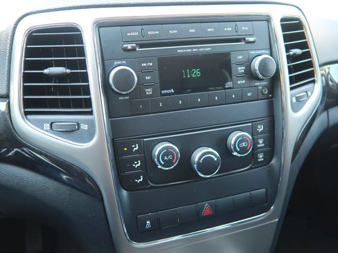 Used 2012 Jeep Grand Cherokee Laredo w/ Laredo E Group AWD/4WD image 32