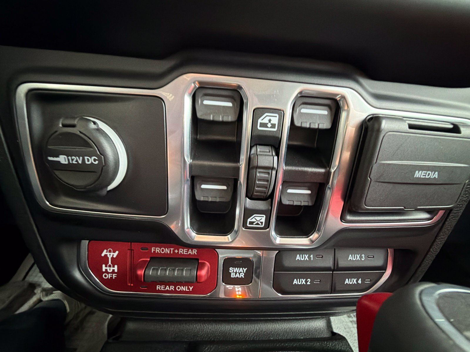 Used 2023 Jeep Wrangler Unlimited Rubicon 4xe AWD/4WD image 24
