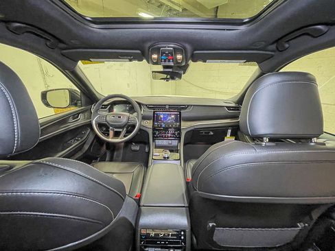 New 2025 Jeep Grand Cherokee L Limited w/ Luxury Tech Group II image 25