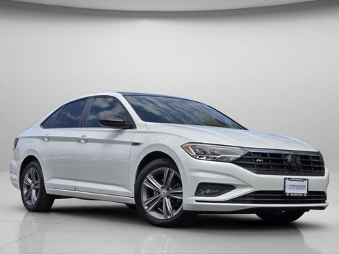 Used 2020 Volkswagen Jetta R-Line w/ R-Line Cold Weather Package FWD image 2