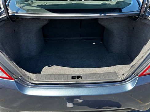 Used 2015 Nissan Versa SV FWD image 17