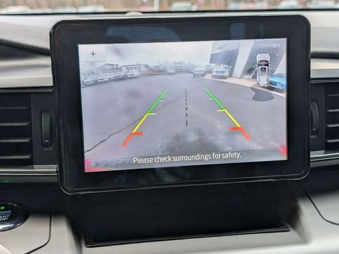 Used 2021 Ford Explorer XLT w/ Equipment Group 202A AWD/4WD image 19