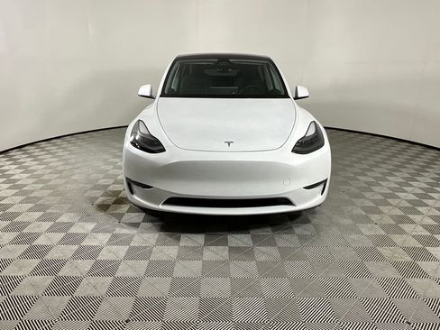 Used 2024 Tesla Model Y Long Range AWD/4WD image 8