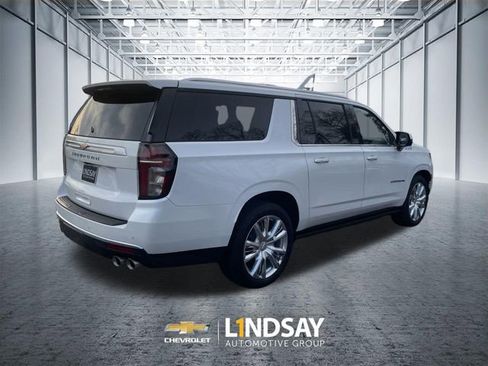 Used 2023 Chevrolet Suburban High Country image 8