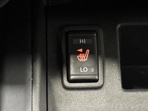 Used 2018 Nissan Titan SV w/ SV Convenience Package image 7