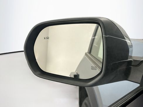 Used 2025 Chevrolet Equinox LT AWD/4WD image 16