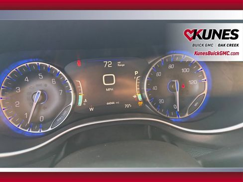 Used 2023 Chrysler Pacifica Touring-L FWD image 14