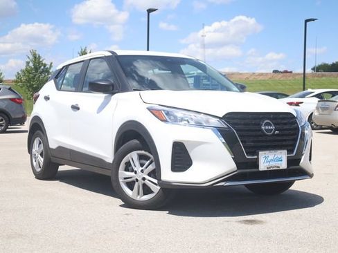 Certified 2025 Nissan Kicks Play S FWD image 2