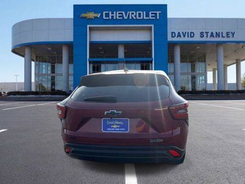 Used 2024 Chevrolet Trax LS FWD image 7