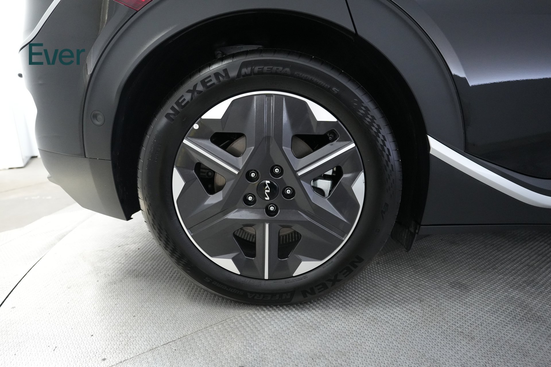 Used 2025 Kia EV6 Light w/ Light LR Technology Package RWD image 21