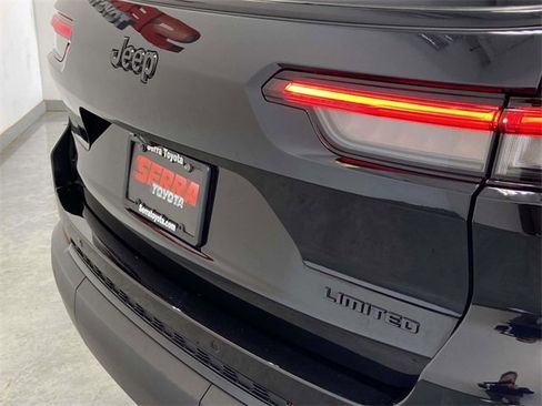 Used 2024 Jeep Grand Cherokee L Limited w/ Luxury Tech Group II image 16