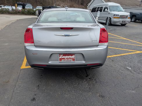 Used 2018 Chrysler 300 Limited image 6