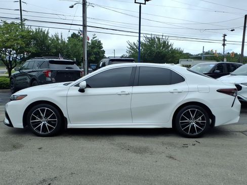 Used 2024 Toyota Camry SE w/ Cold Weather Package FWD image 6