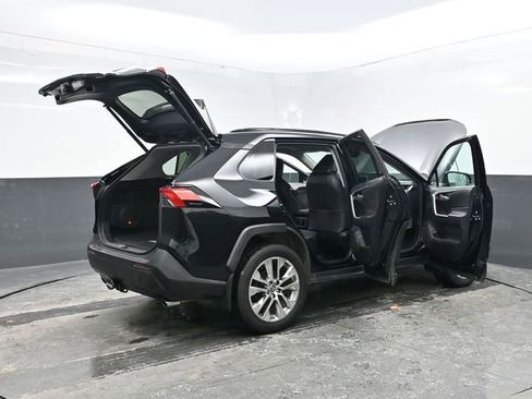 Used 2021 Toyota RAV4 XLE Premium image 41