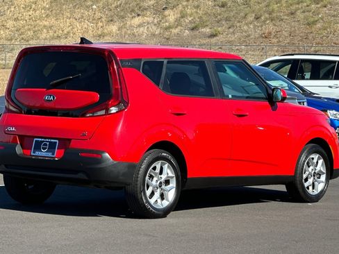 Used 2021 Kia Soul S image 3