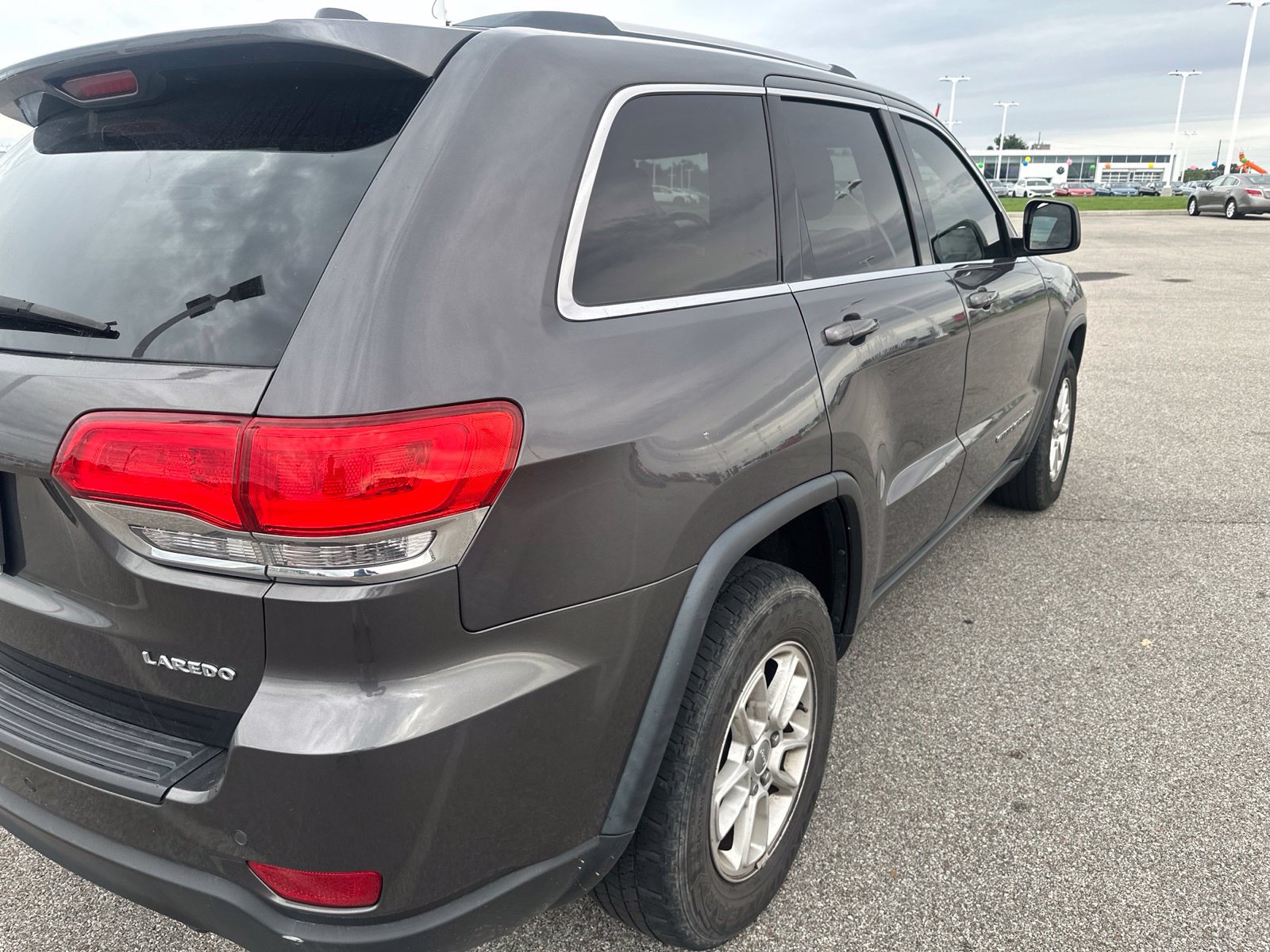 Used 2018 Jeep Grand Cherokee Laredo AWD/4WD image 6