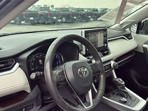 Used 2020 Toyota RAV4 Limited image 10