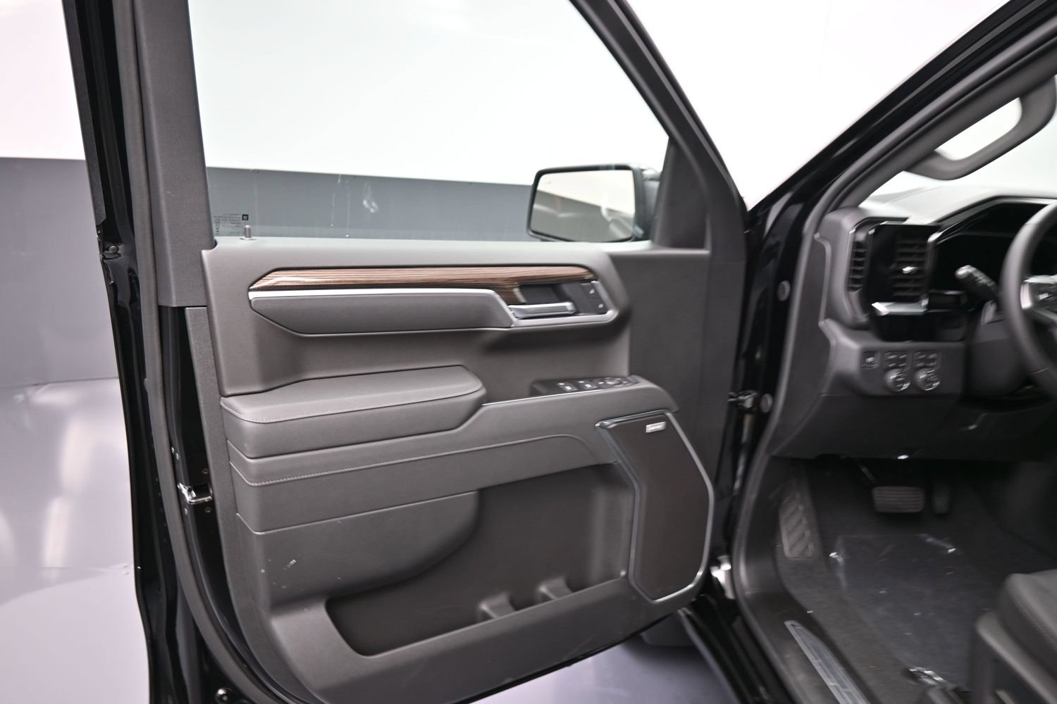 New 2026 Chevrolet Silverado 1500 RST w/ Safety Package AWD/4WD image 16