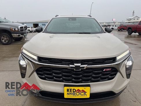 New 2026 Chevrolet Trax RS w/ Sunroof Package image 2