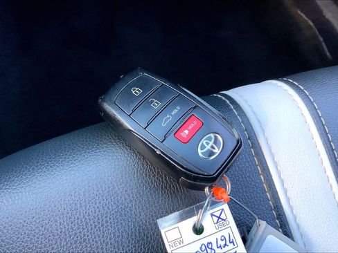 Used 2025 Toyota Camry SE FWD image 14