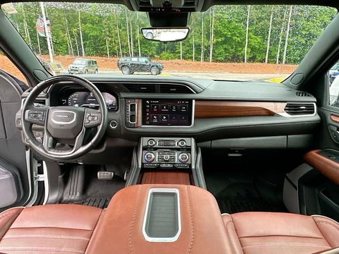 Used 2024 GMC Yukon Denali Ultimate AWD/4WD image 3