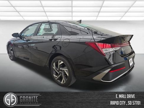 Used 2025 Hyundai Elantra Sport w/ Cargo Package FWD image 4