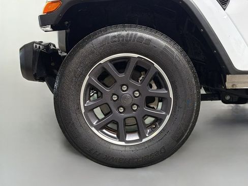 Used 2023 Jeep Gladiator Overland image 41