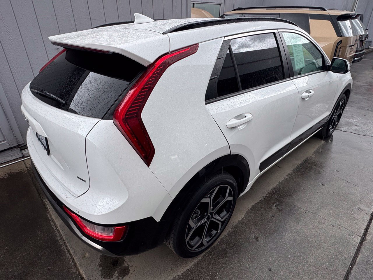 Certified 2023 Kia Niro EX Touring FWD image 3