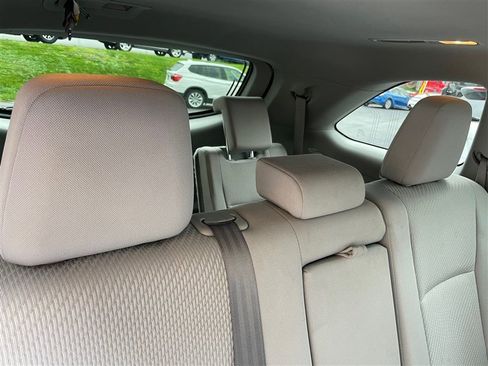 Used 2017 Toyota Highlander LE image 8