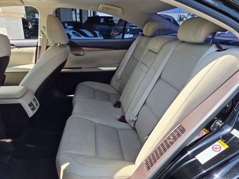 Used 2017 Lexus ES 300h w/ Navigation System Package FWD image 9