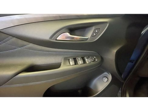 Used 2025 Buick Envista Sport Touring w/ Convenience I Package FWD image 9