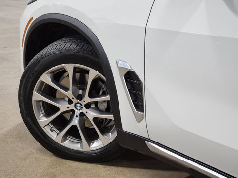 Used 2024 BMW X5 xDrive40i w/ Climate Comfort Package image 23