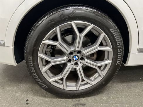 Used 2022 BMW X7 xDrive40i w/ Premium Package AWD/4WD image 34