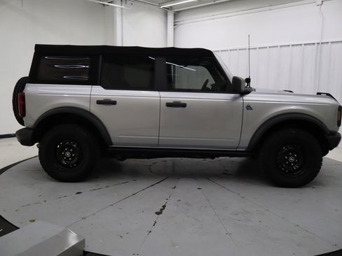 Used 2022 Ford Bronco Black Diamond image 2