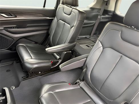 Used 2023 Jeep Grand Cherokee L Limited image 23