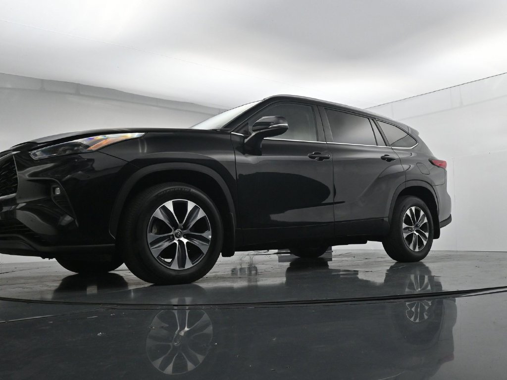 Used 2023 Toyota Highlander XLE AWD/4WD image 20