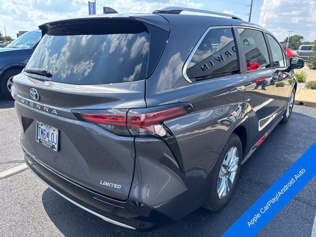 Used 2025 Toyota Sienna Limited AWD/4WD image 16