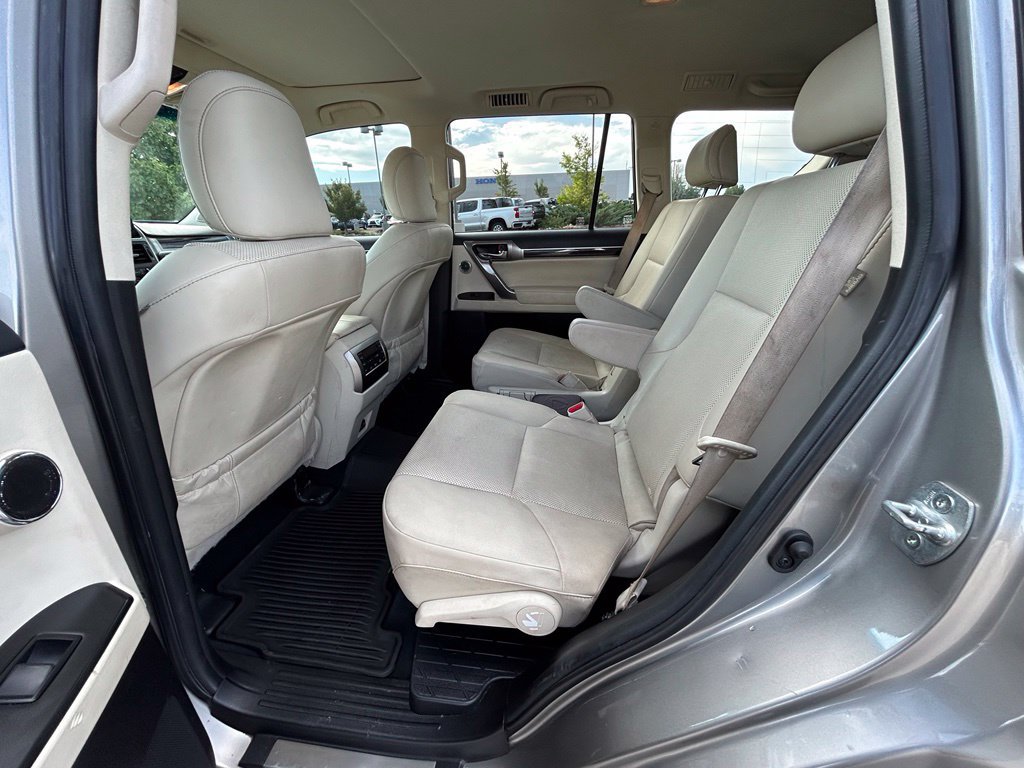 Used 2023 Lexus GX 460 Premium w/ Accessory Package AWD/4WD image 25