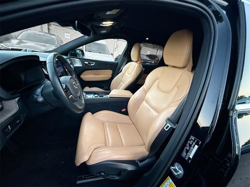 Used 2022 Volvo XC60 B6 Inscription w/ Advanced Package image 23